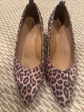 Susina Leopard-Print Pointed Toe Pumps in Leopard Brown/Tan Suede